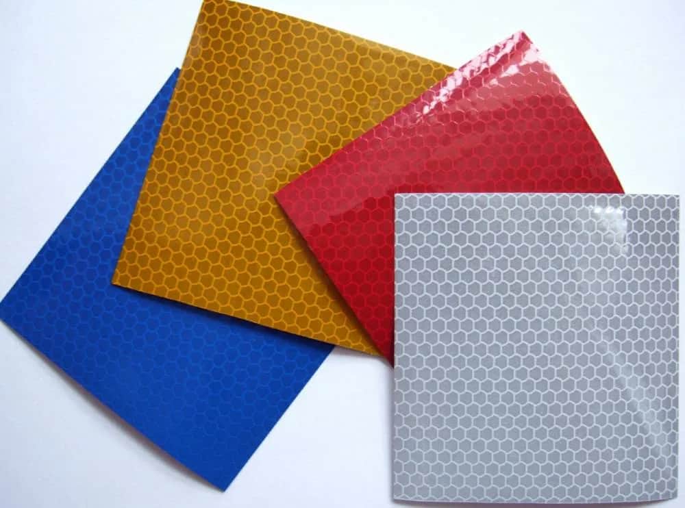 Folia odblaskowa druk - jak wykorzystać ją w reklamie i oznakowaniu