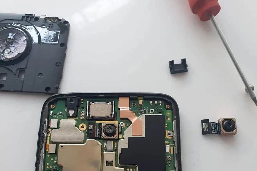 Ile kosztuje wymiana aparatu w telefonie? Zaskakujące ceny napraw!