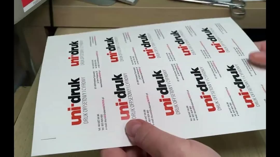 Jak drukować wizytówki: proste kroki do profesjonalnego efektu